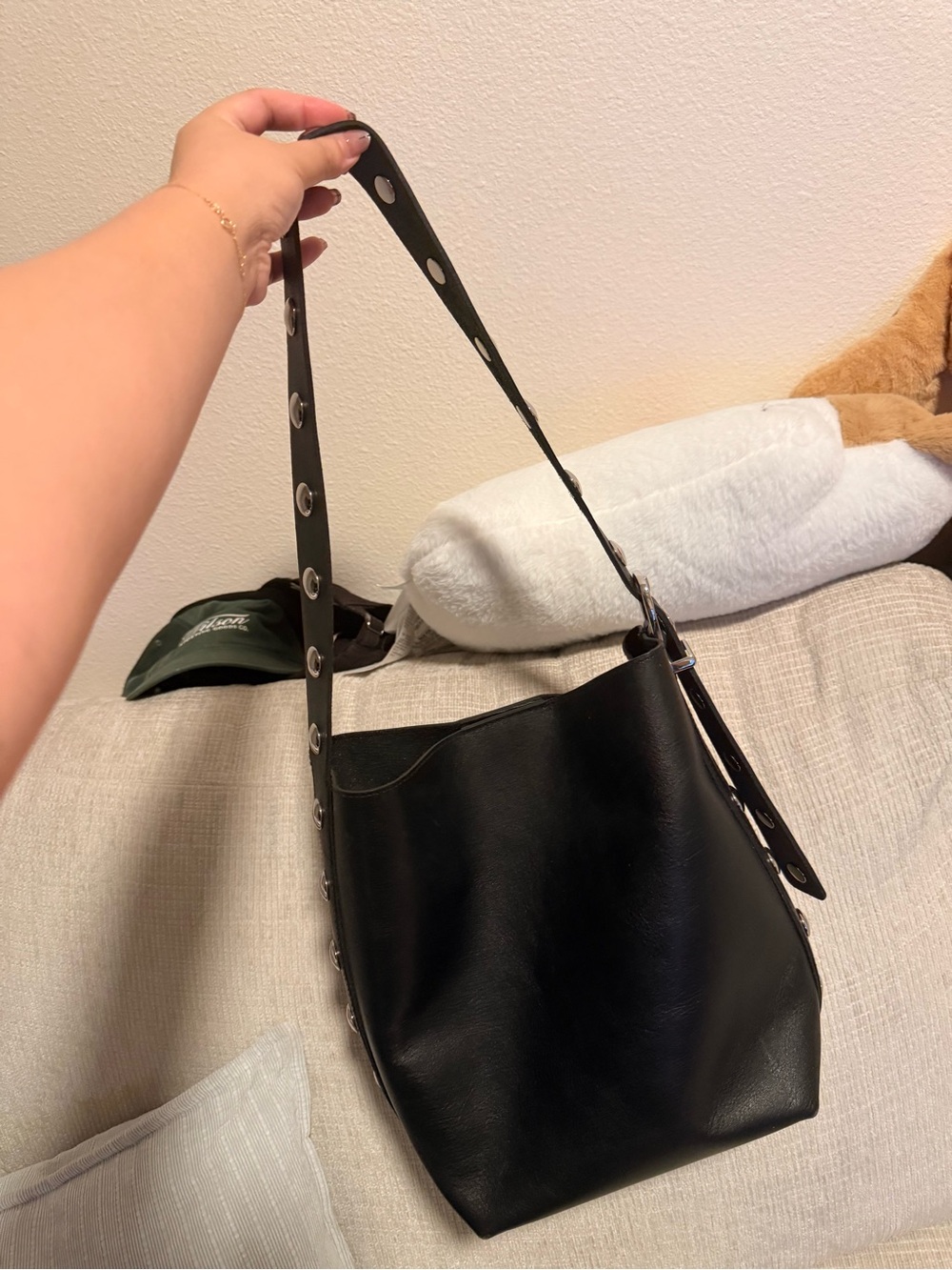 The Essential Medium Bucket Tote - Picture 2 of 9